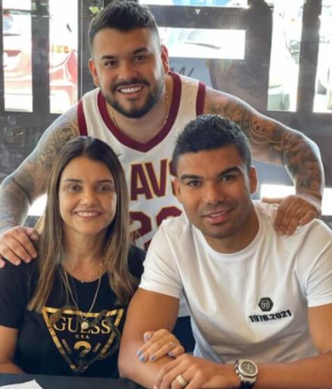 Anna Mariana Casemiro husband Casemiro with his beloved mother and elder brother Lucas.